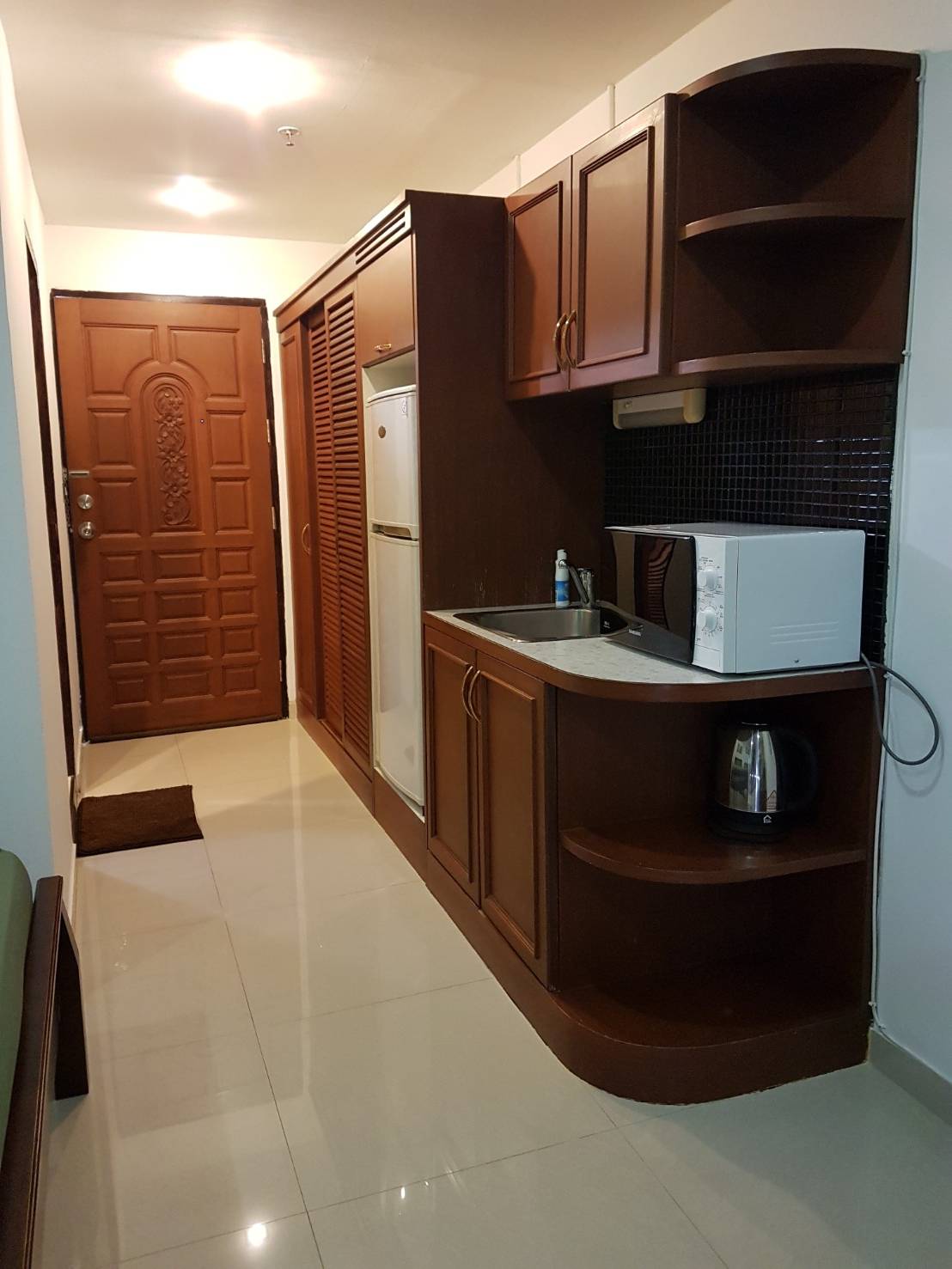 ให้เช่าคอนโด Sukhumvit Suite (สุขุมวิท สวีท) ห้องสตูดิโอ 1 ห้องน้ำ ขนาด 30 ตรม ชั้น 17 วิวโล่ง ห้องตกแต่งพร้อมเข้าอยู่