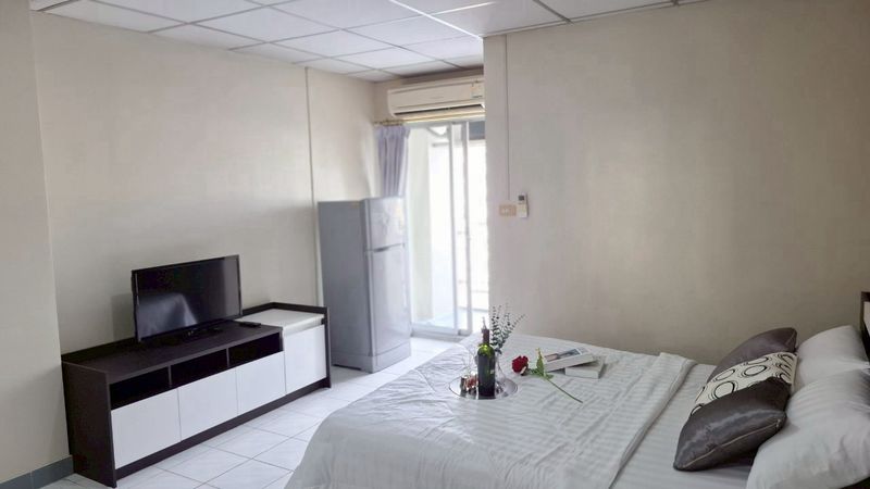 รีบจองก่อนหลุดมือ ขาย / ให้เช่าคอนโดใจกลางเอกมัย – ซื้อหรือเช่าก็คุ้ม โครงการ: บ้านกล้วยน้ำไท (Baan Kluaynamthai Condominium)