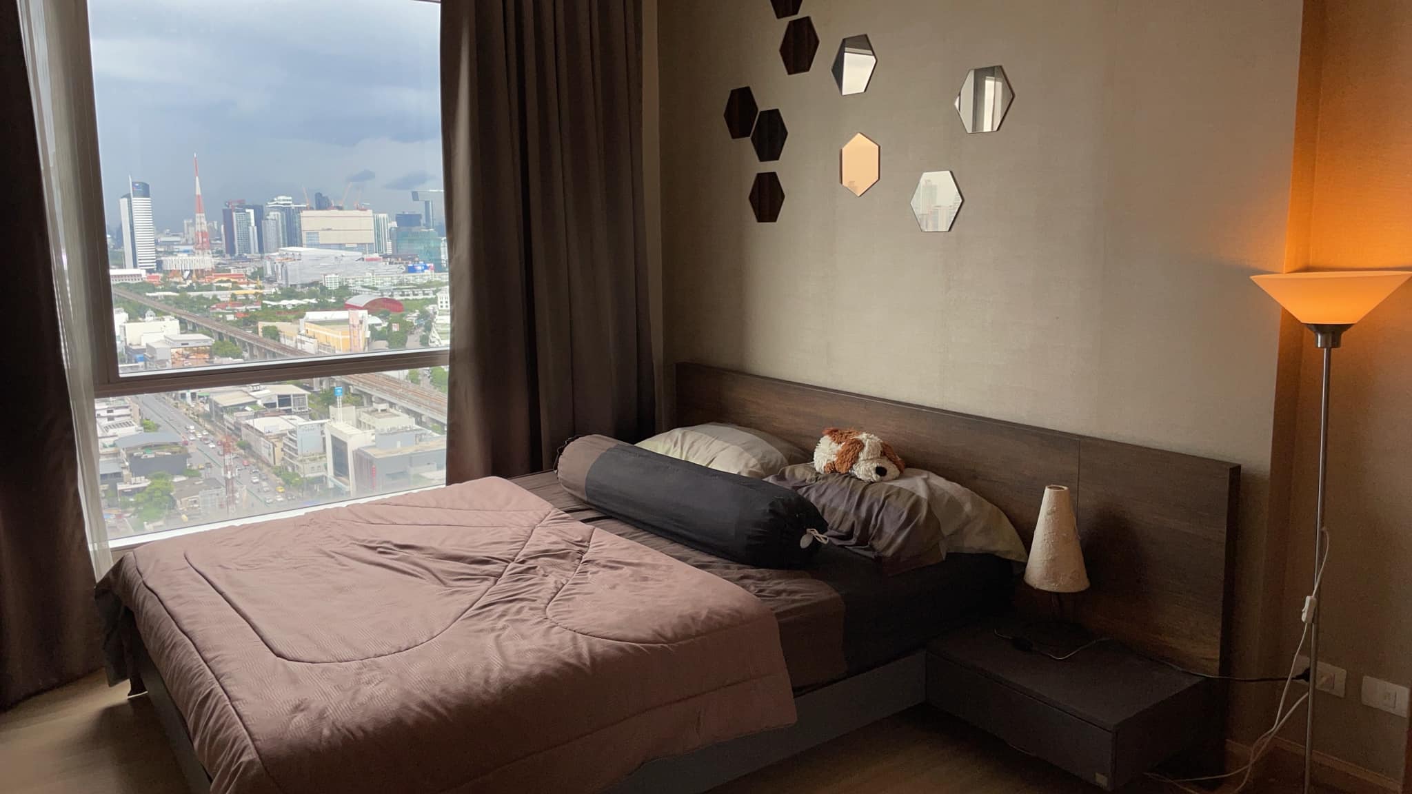คอนโด ทรูทองหล่อ Thru thonglor ปล่อยเช่า 16,000 บาทต่อเดือน 1 ห้องนอน ขนาด 36.5 ตรม.เฟอร์นิเจอร์ เครื่องใช้ไฟฟ้าครบพร้อมอยู่