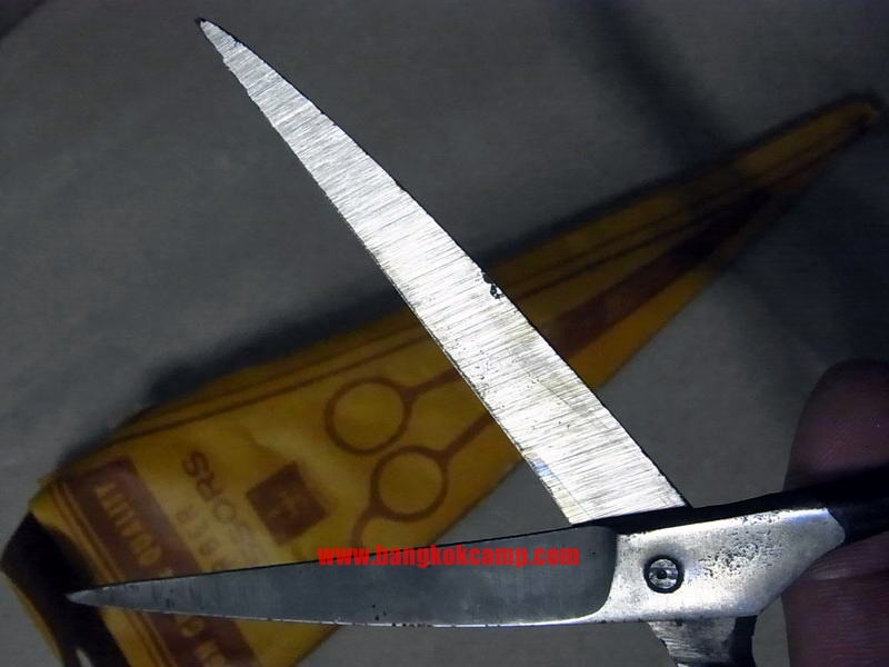 กรรไกรตัดผมเหล็กหล่อโบราณ ใหม่เก่าเก็บ ในซองกระดาษเดิมๆ สภาพเดิม