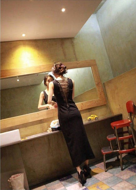 maxi dress เดรสยาวเข้ารูป สีดำ ใส่เที่ยว ใส่ทำงาน แขนกุด ผ้าคอตตอน ด้านหลังเป็นสายร้อยไขว้หลัง เซ็กซี่ เหมาะสำหรับสาวเท่ห์ ใส่ออกงานได้ค่ะ Asia Street Fashion