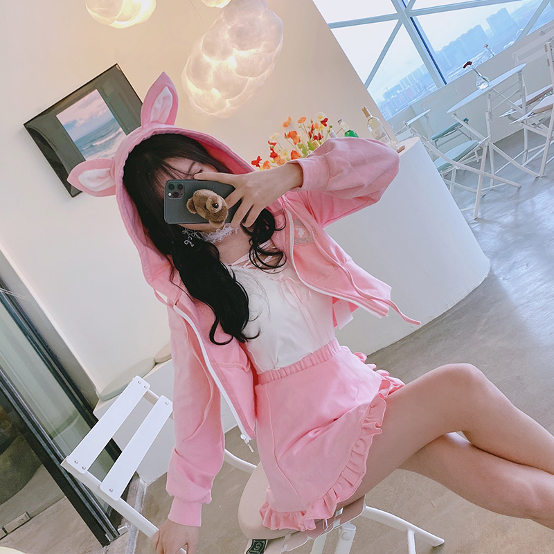 Summer Joy : พรีออเดอร์ เสื้อฮู๊ดแขนยาวมีหูน่ารักๆ และ กระโปรงเข้าชุดสไตล์สปอร์ต มีให้เลือก 2สี ราคาแยกชิ้น แบรนด์แท้