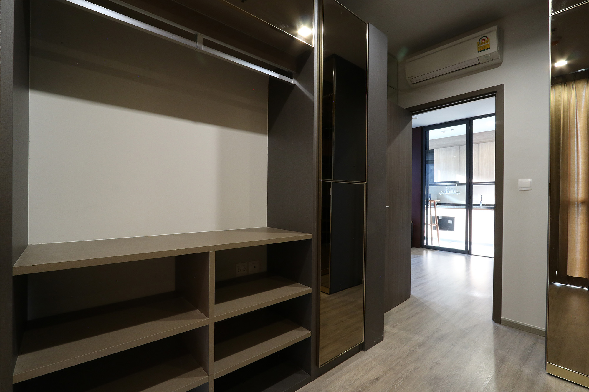 ขาย The Line Wongsawang : เดอะ ไลน์ วงศ์สว่าง ห้องมุม ตกแต่งแล้ว พร้อมเข้าอยู่ทันที ห้องพักอาศัยเป็นรูปแบบ 2 Bedrooms