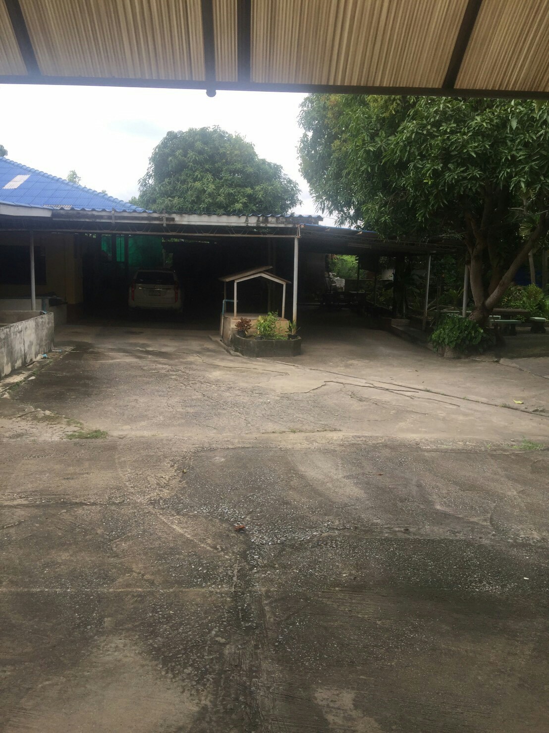 ขายที่ดินติดแม่น้ำเจ้าพระยา เนื้อที่ 4 ไร่ ส่วนเกินที่เป็นกรรมสิทธ์ที่ยื่นในน้ำ 2 ไร่ หน้ากว้างด้านแม่น้ำ 40 เมตร ลึก 150 เมตร