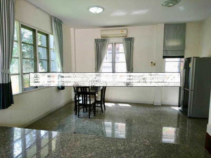 ให้เช่าบ้านเดี่ยว 2 หมู่บ้าน ลลิล กรีนวิลล์ ชั้น 5 ห้องนอน 4 ห้องน้ำ (บ้านเปล่า) พื้นที่ใช้สอยขนาด 296 ตารางเมตร