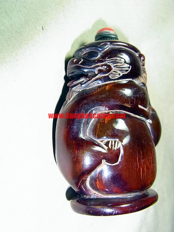ขวดยานัตถ์ แกะจากเขาสัตว์ รูปสิงโต