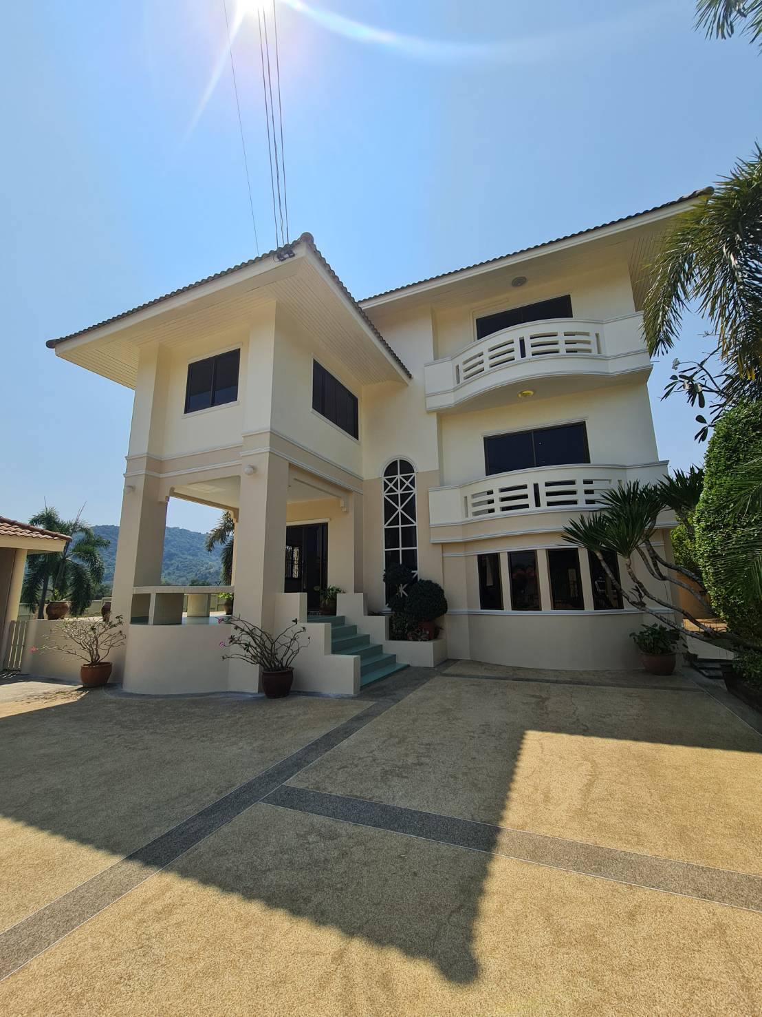 🏡 ขายบ้านเดี่ยวหลังใหญ่ วิวภูเขาล้อมรอบ หมู่บ้านพบโชคการ์เด้นฮิล (Phobchok Garden Hill) บางเสร่ – สัตหีบ