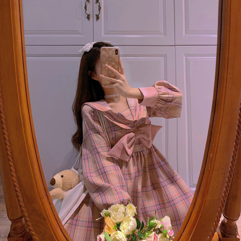 พรีออเดอร์ : เดรสยาวแฟชั่นสไตล์หวาน จั๊มเอวสูงประดับโบว์ตามแบบ ด้านหลังแต่งปกกะลาสี