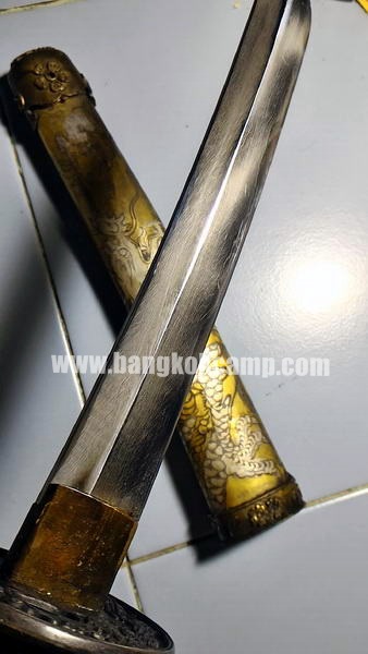 ดาบญี่ปุ่นลายมังกรเล่มเล็ก ฮาราคีรี กระไหล่เงิน ใบมีดเป็นเหล็กลาย (ใบมีดดามัสกัส)