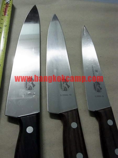 มีด Victorinox ใบมีด22cm. (8.75นิ้ว) ด้ามไม้ Made in Switzerland ใหม่ แท้ (5.2000.22)