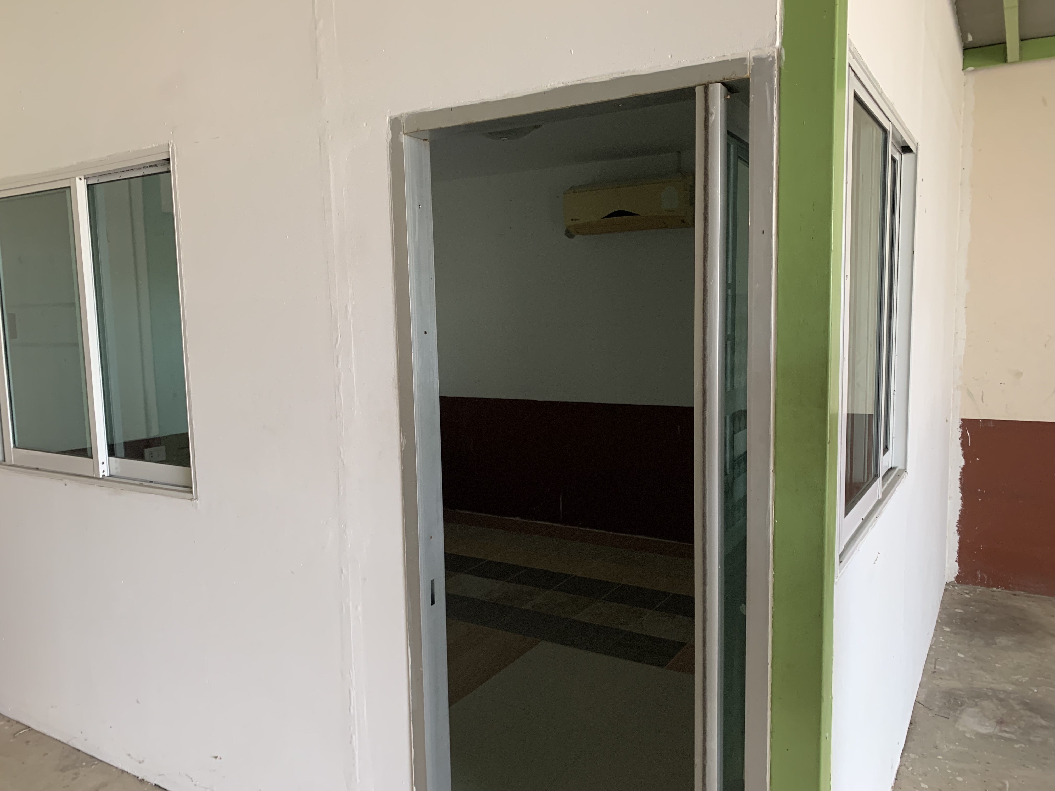 โกดังให้เช่า จ.สมุทรปราการ อยู่ใน ม. ออคิดวิลล่า ต. บางเสาธง จ.สมุทรปราการ ค่าเช่าเดือนละ 15,000 บาท