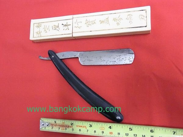 มีดโกนเยอรมัน ด้ามดำ SOLINGEN MADE IN GERMANY โลโก้ทอง ยังติดอยู่.ด้ามไม่แตก ไม่ร้าว .ใหม่เก่าเก็บ สภาพสมบูรณ์ หายาก