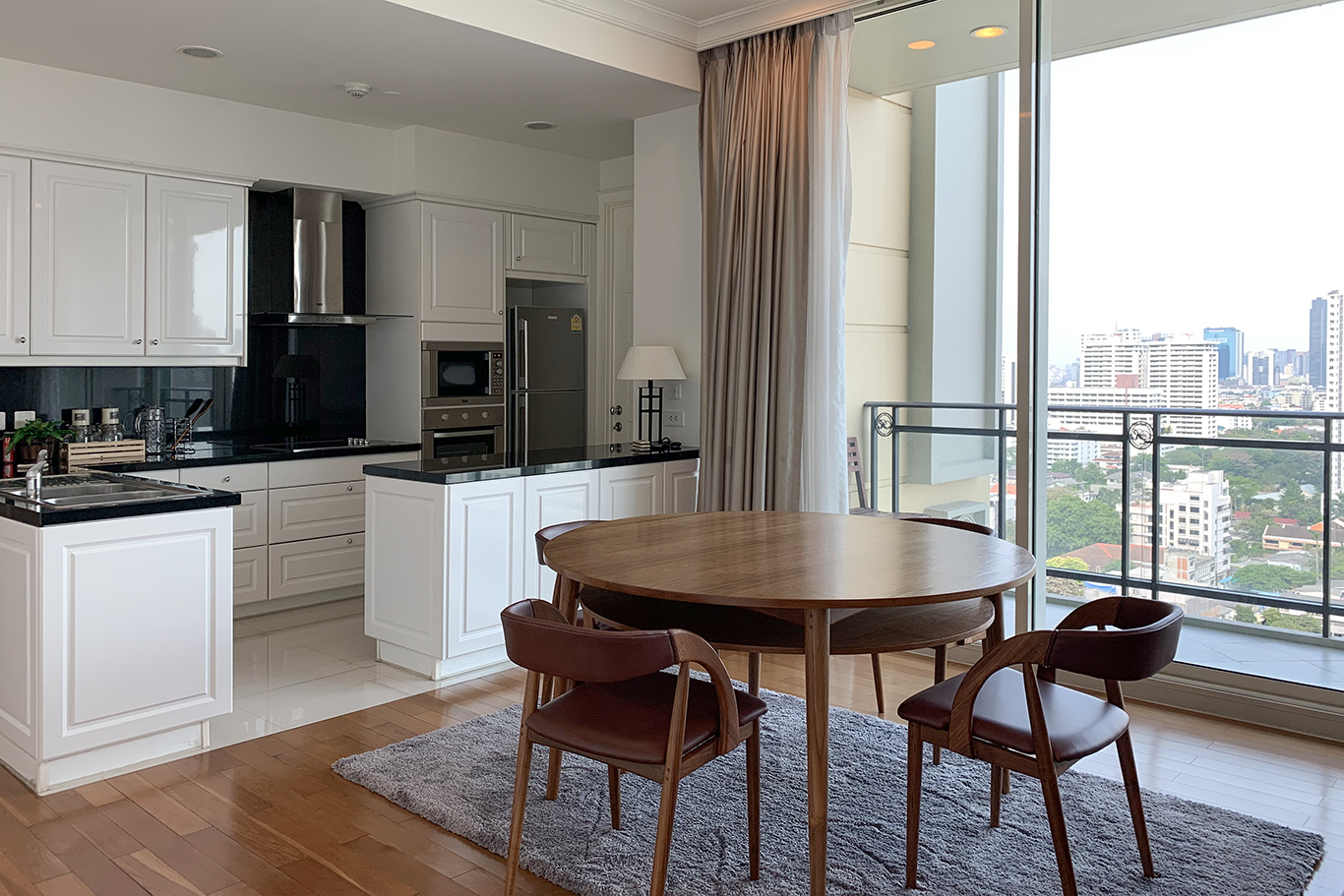 ให้เช่าคอนโด Royce Private Residences (รอย์ช ไพรเวท เรสซิเดนซ์ส) 2 ห้องนอน 2 ห้องน้ำ ขนาด 111.33 ตรม