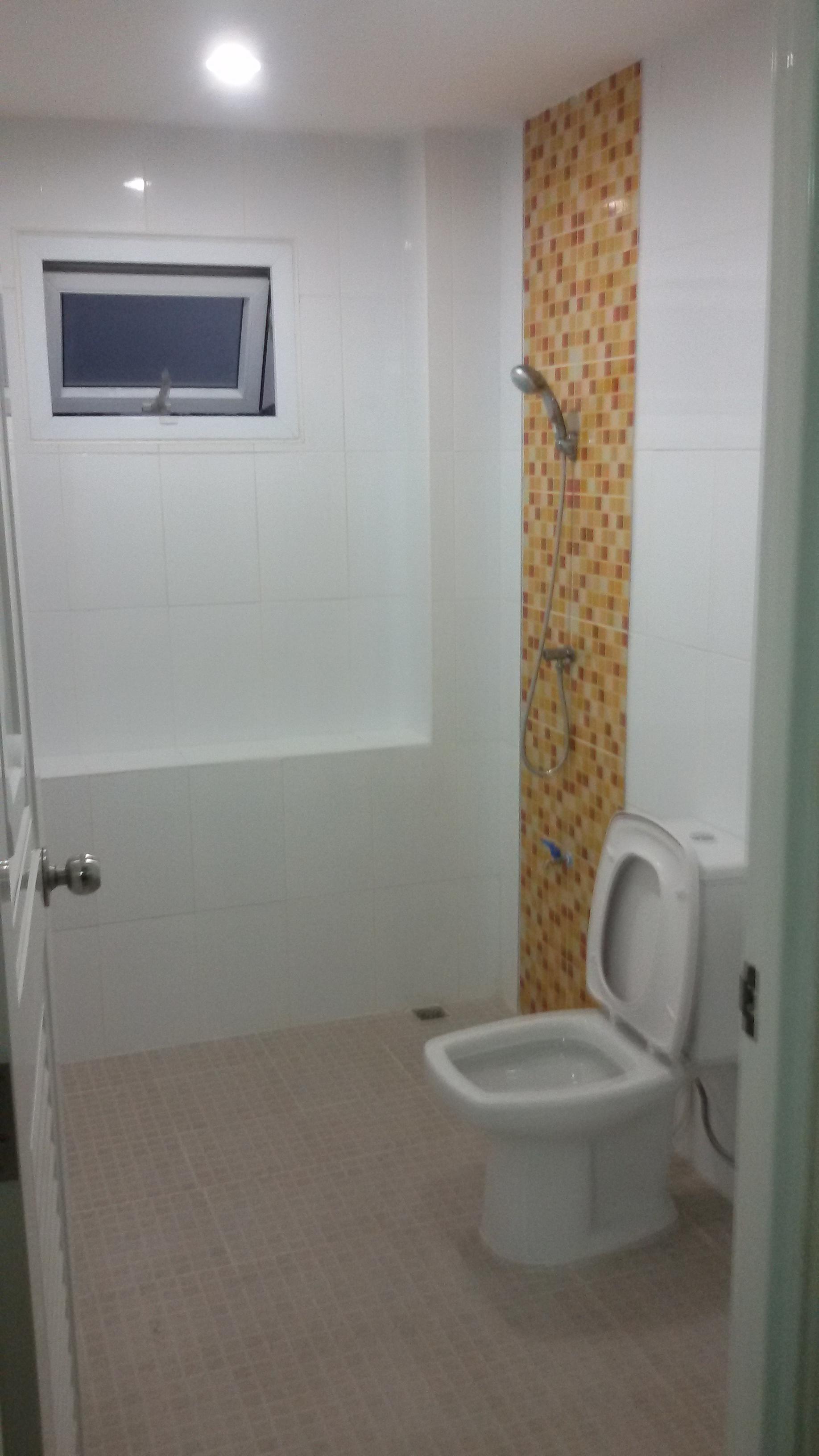 ขายตึกแถวอาคารพาณิชย์ 5 ชั้น ห้องมุม ชั้นลอยต่อเติมเต็มพื้นที่ มีชั้นใต้ดิน หน้ากว้าง 6 เมตร ตัวตึกติดถนนใหญ่