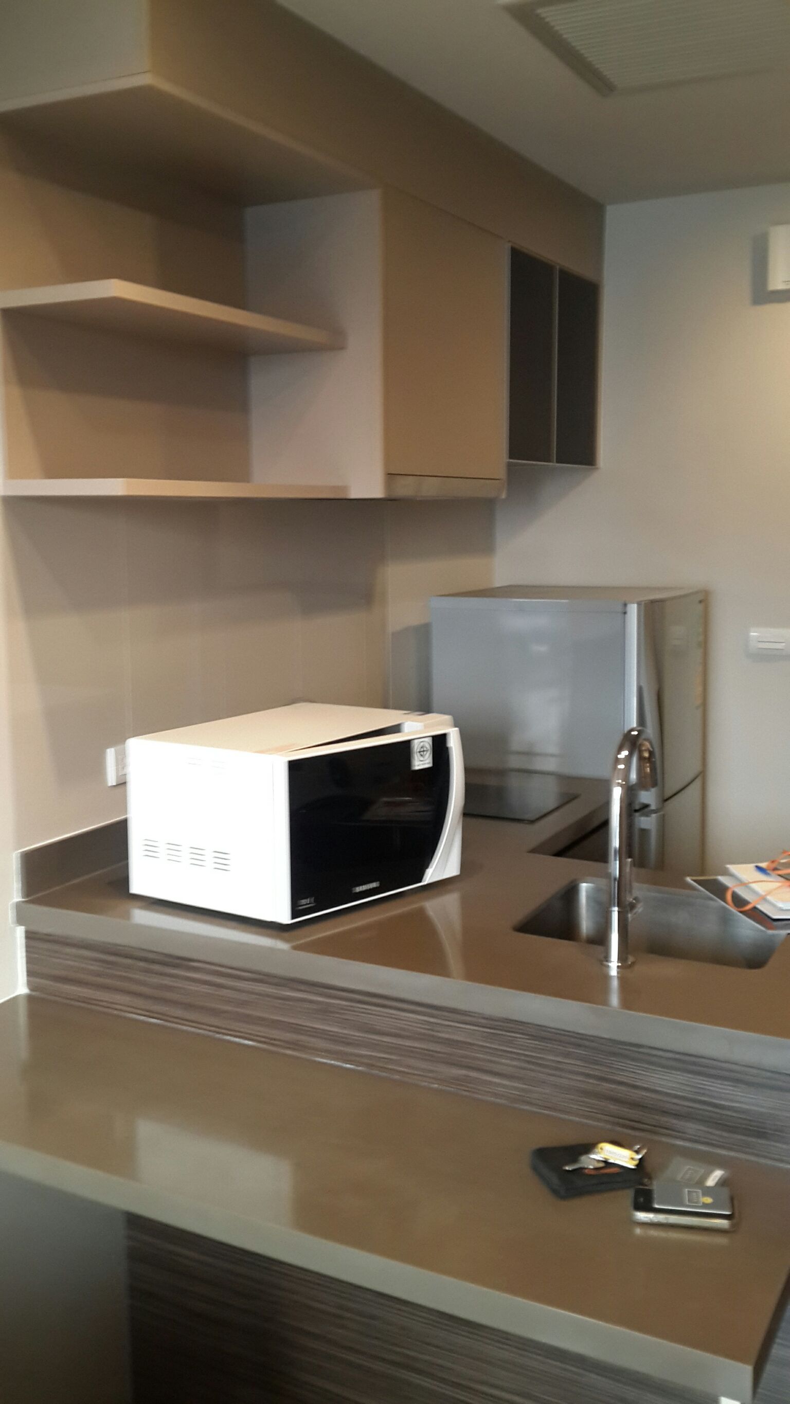 ขาย/ให้เช่า คอนโดออนิกซ์พหลโยธิน (Onyx Phahonyothin) 1 ห้องนอน 1 ห้องน้ำ พื้นที่ 31 ตรม. วิวสระน้ำ