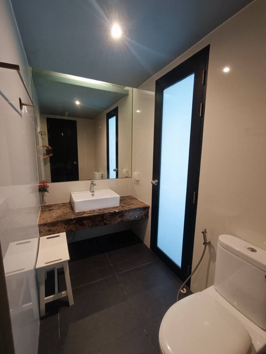 ให้เช่าคอนโด เดอะ เทมโป ร่วมฤดี / For Rent The Tempo Ruamrudee (English below)