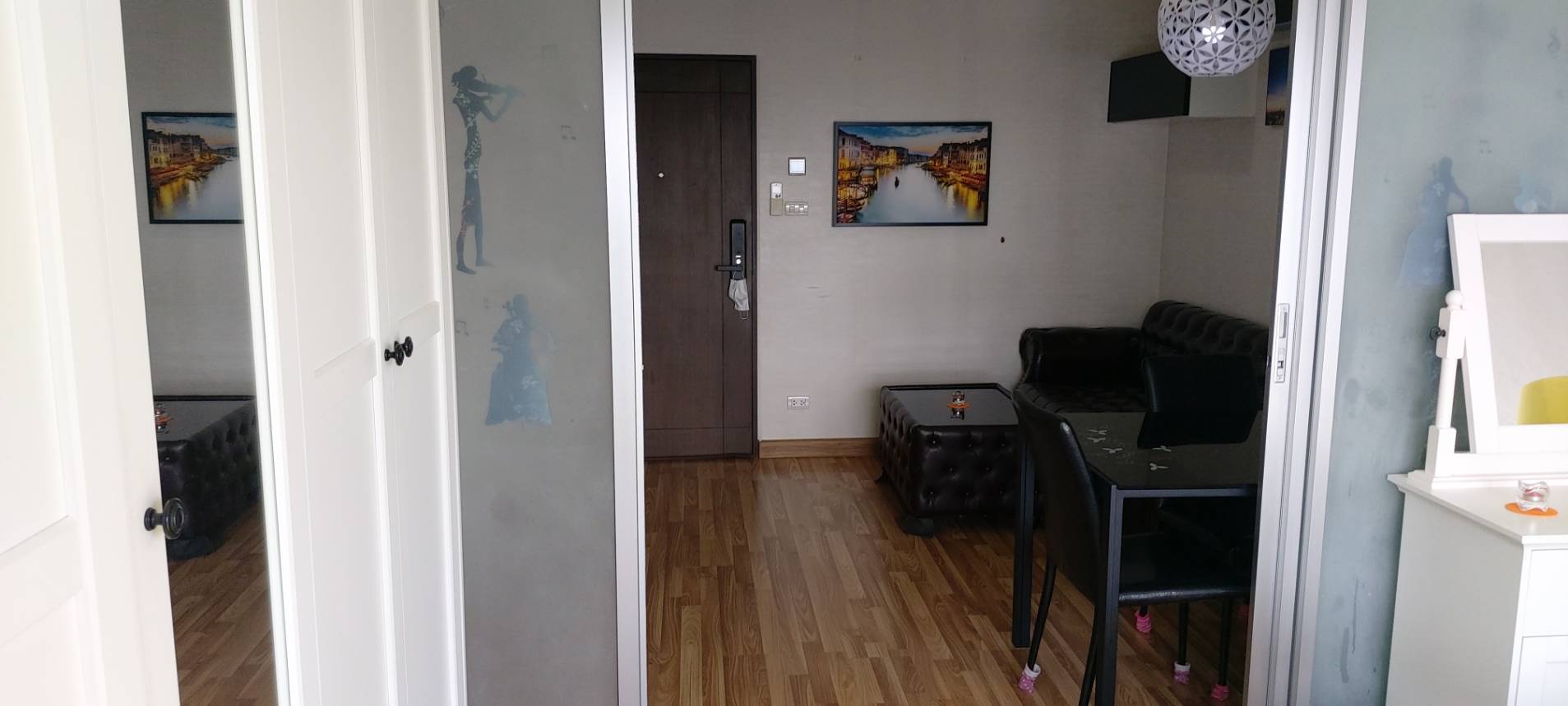 ขายคอนโด The Green Condo 3 เดอะ กรีน คอนโด 3 เฟส : 3 ชั้น: 7 แบบ 1 ห้องนอน 1 ห้องน้ำ 1 ห้องนั่งเล่นและ 1 ห้องครัว ขนาด 31.5 ตารางเมตร