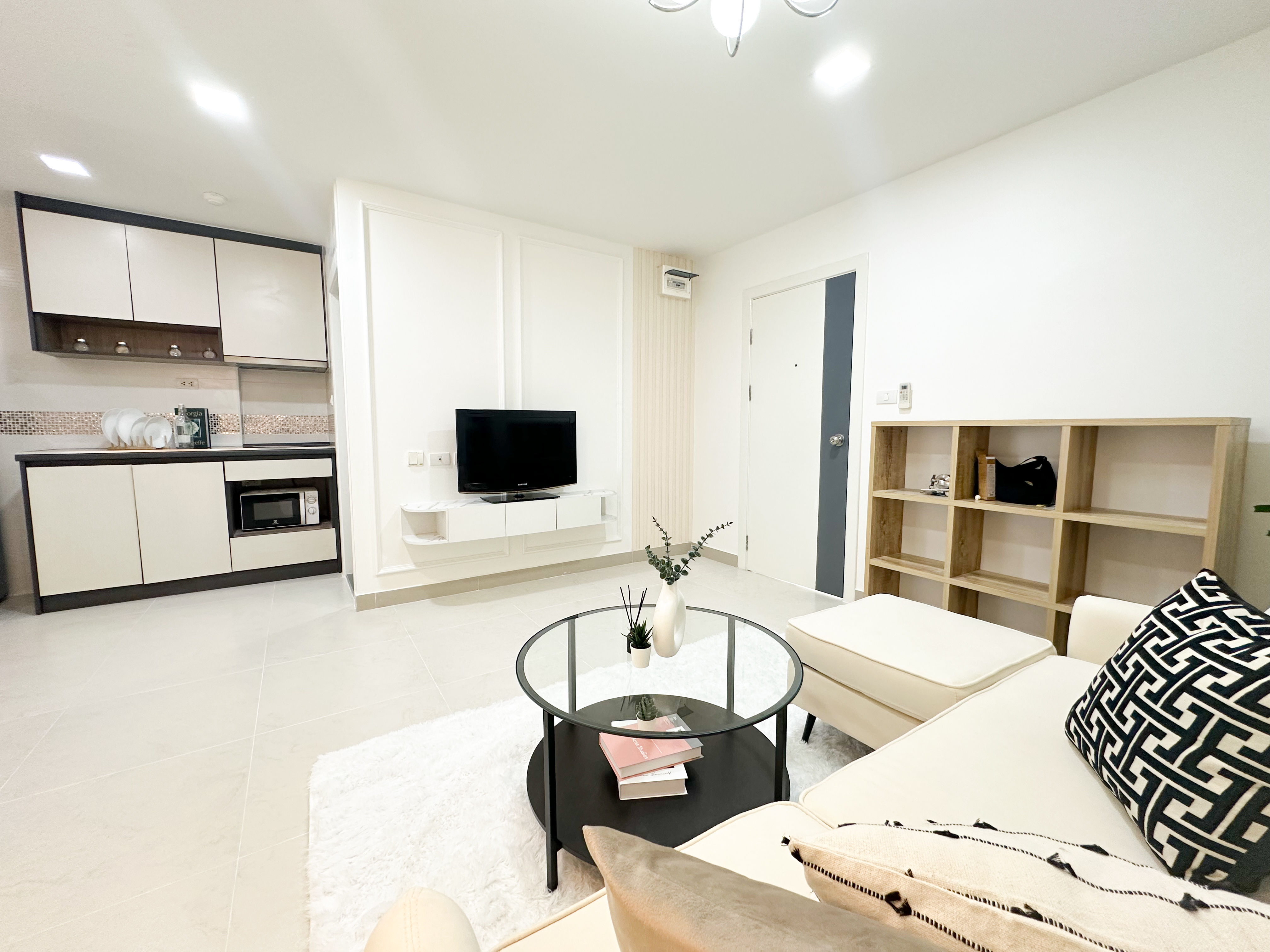 🔥ขายด่วน! คอนโด The One Plus D Huamak 12 (เดอะวันพลัส ดี หัวหมาก 12) ห้องแต่งใหม่ทั้งห้อง ใกล้รถไฟฟ้า เฟอร์ครบ พร้อมอยู่! 🔥