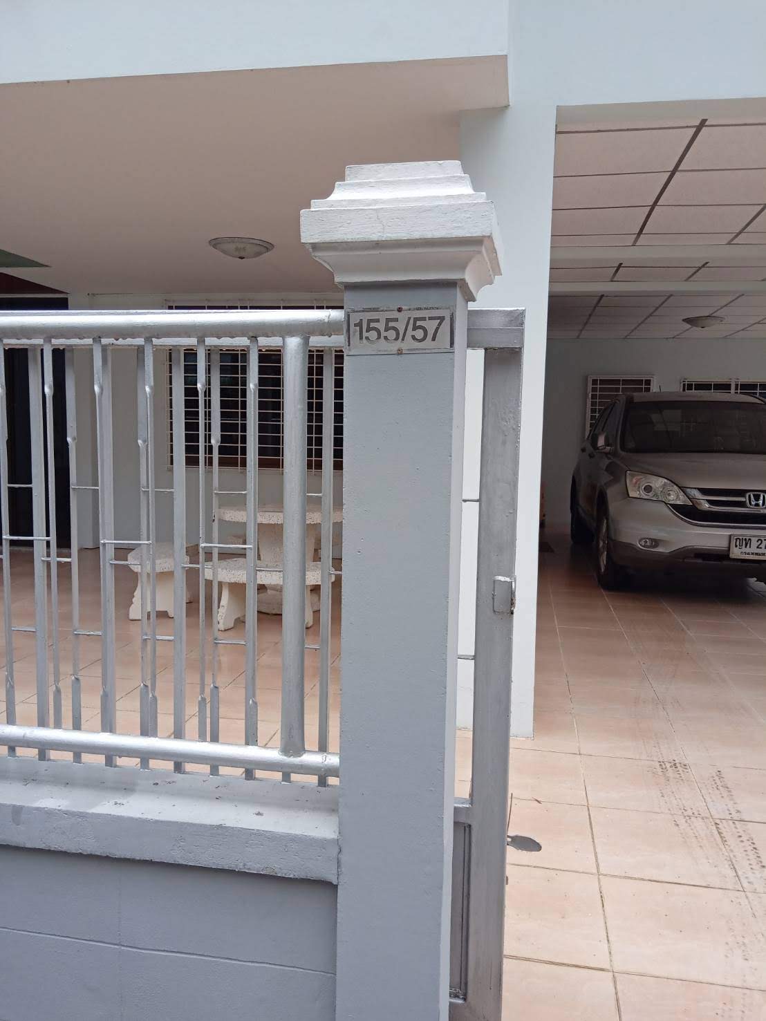 ให้เช่าทาวน์เฮ้าส์ 2 ชั้น หัวมุมถนน อยู่ในหมู่บ้าน กาญจนา ซอย จ่าบัน ศรีราชา 4 ห้องนอน 35,000 /ต่อเดือน