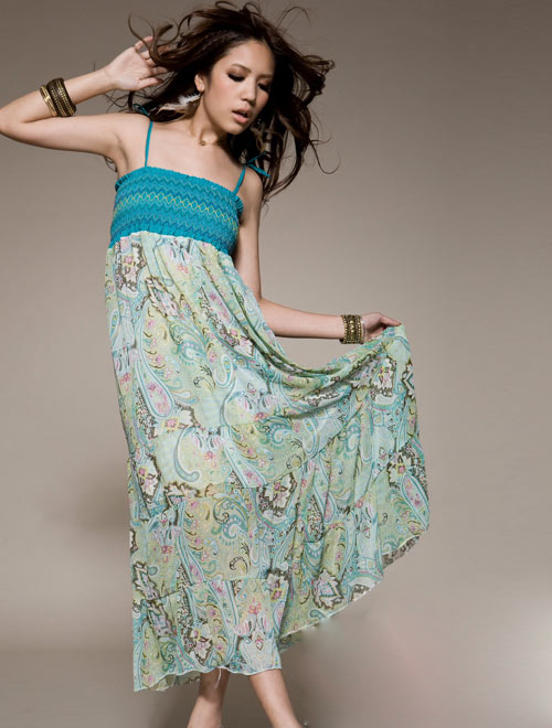 MAXI DRESS เดรสยาวสายเดี่ยว แฟชั่นเที่ยว ใส่ออกงาน ผ้าชีฟอง โทนสีฟ้า ลายดอกไม้ สม็อกอก สวยมากๆ ค่ะ ASIA STREET FASHION