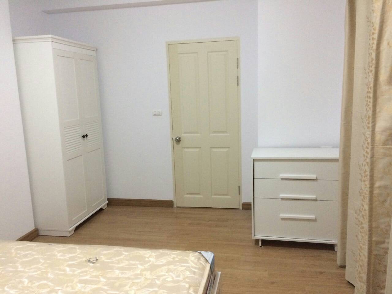 ให้เช่า/ขาย Condo Supalai Park Asoke-Ratchada ห้อง studio ชั้น 7 พื้นที่ 34 ตร.ม เช่า 12500 / เดือน ขาย 2.55 ล้าน วิวถนนพระราม 9 พร้อมเฟอร์นิเจอร์