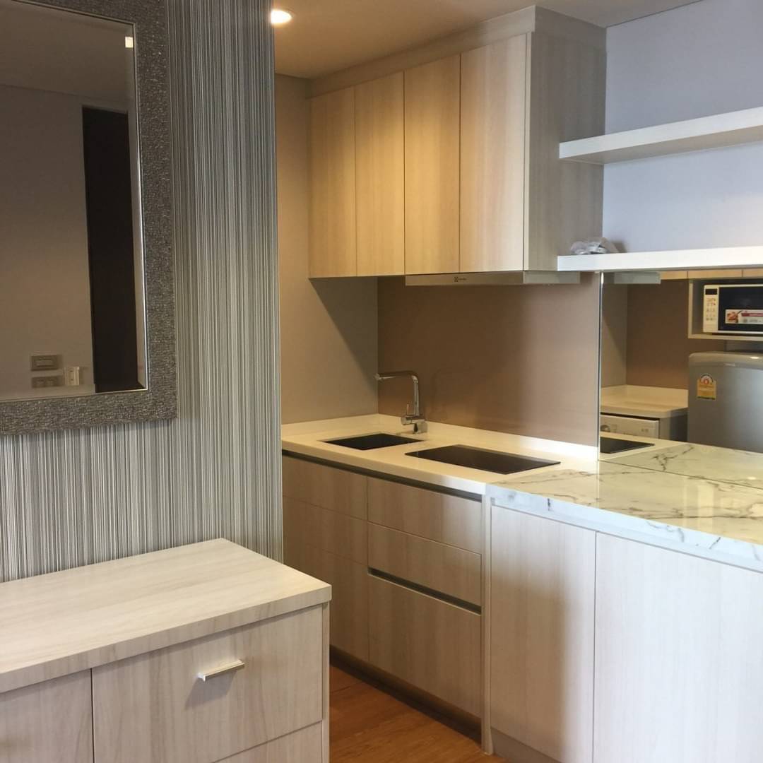 ให้เช่าคอนโด LPN 24 (Lumpini Suite Sukhumvit 24) 📍 ใกล้ BTS พร้อมพงษ์ เพียง 700 เมตร / ใกล้ MRT ศูนย์การประชุมแห่งชาติสิริกิติ์ เดินทางสะดวกทุกทิศ!