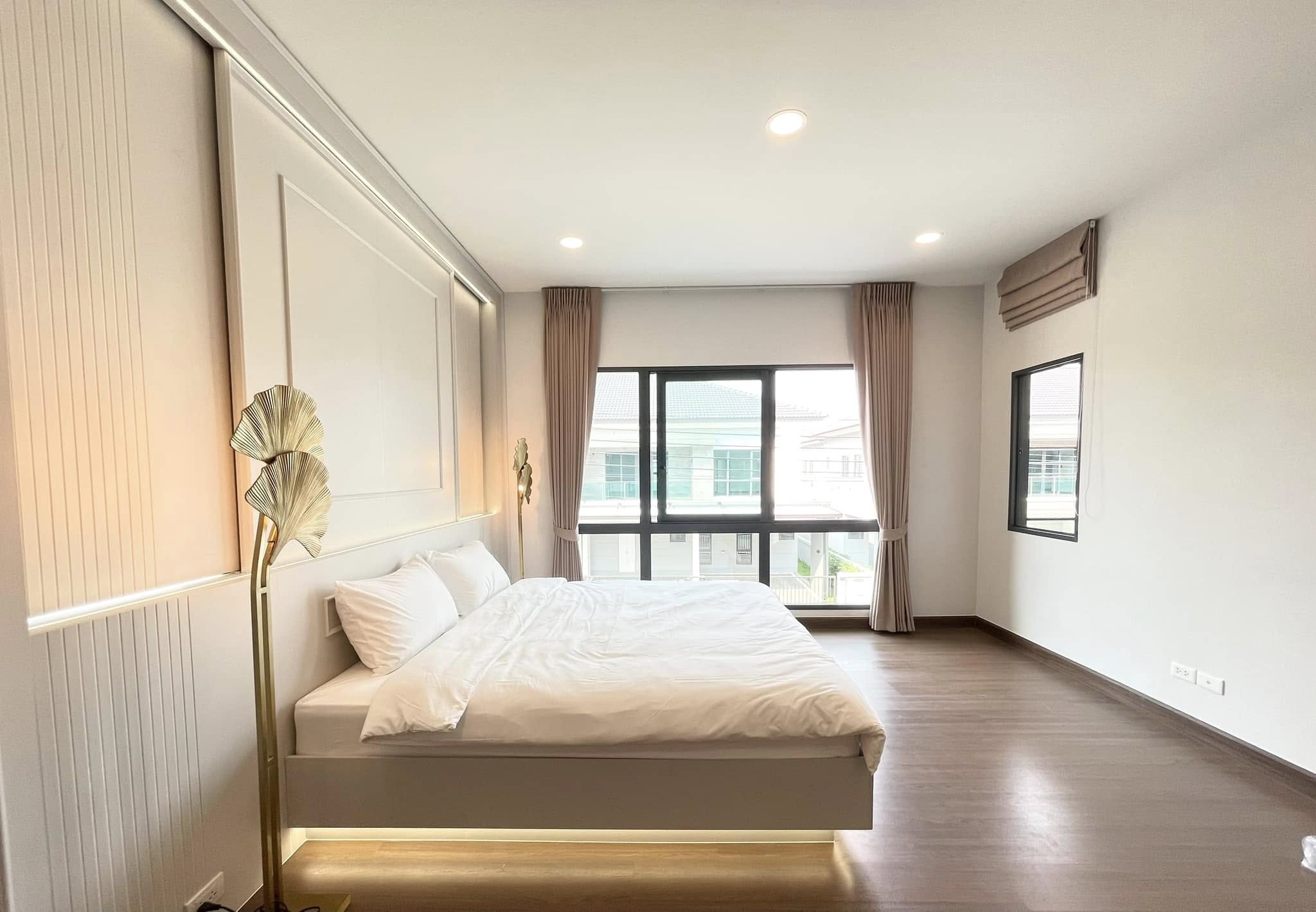 ให้เช่าบ้านเดี่ยว 2 ชั้น หมู่บ้าน THE CITY บางนา ✨ทำเลทอง✨ใกล้Mega Bangna และโรงเรียนนานาชาติชั้นนำ ห้องนอน : 6 ห้องนอน (รวมห้องแม่บ้าน) ห้องน้ำ : 7