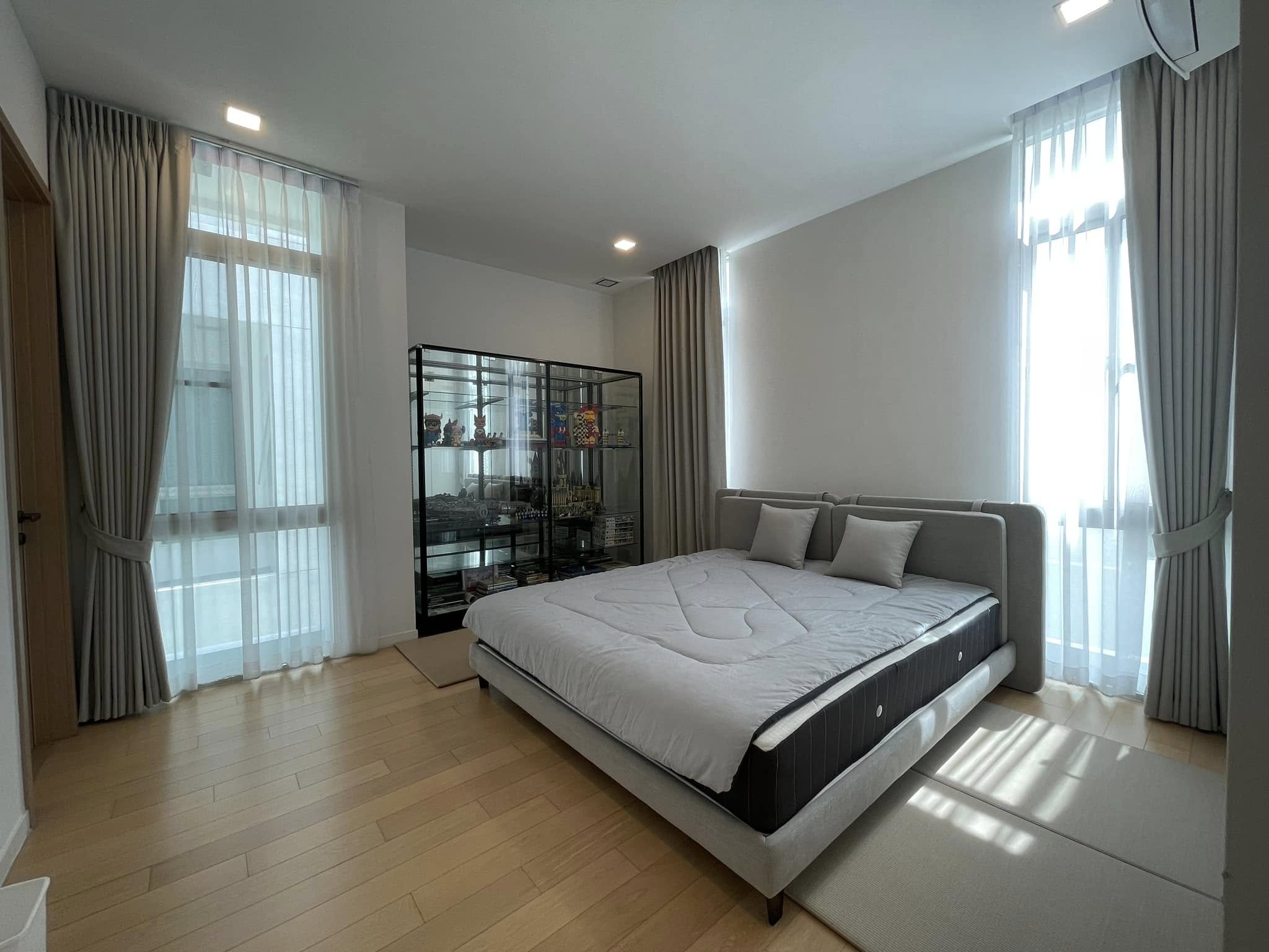 ให้เช่าบ้านเดี่ยวพร้อมเข้าอยู่ หมู่บ้าน Vive Ekkamai-Ramintra (วีเว่ เอกมัย-รามอินทรา) (เลียบด่วนรามอินทรา) 220,000 บาทต่อเดือน