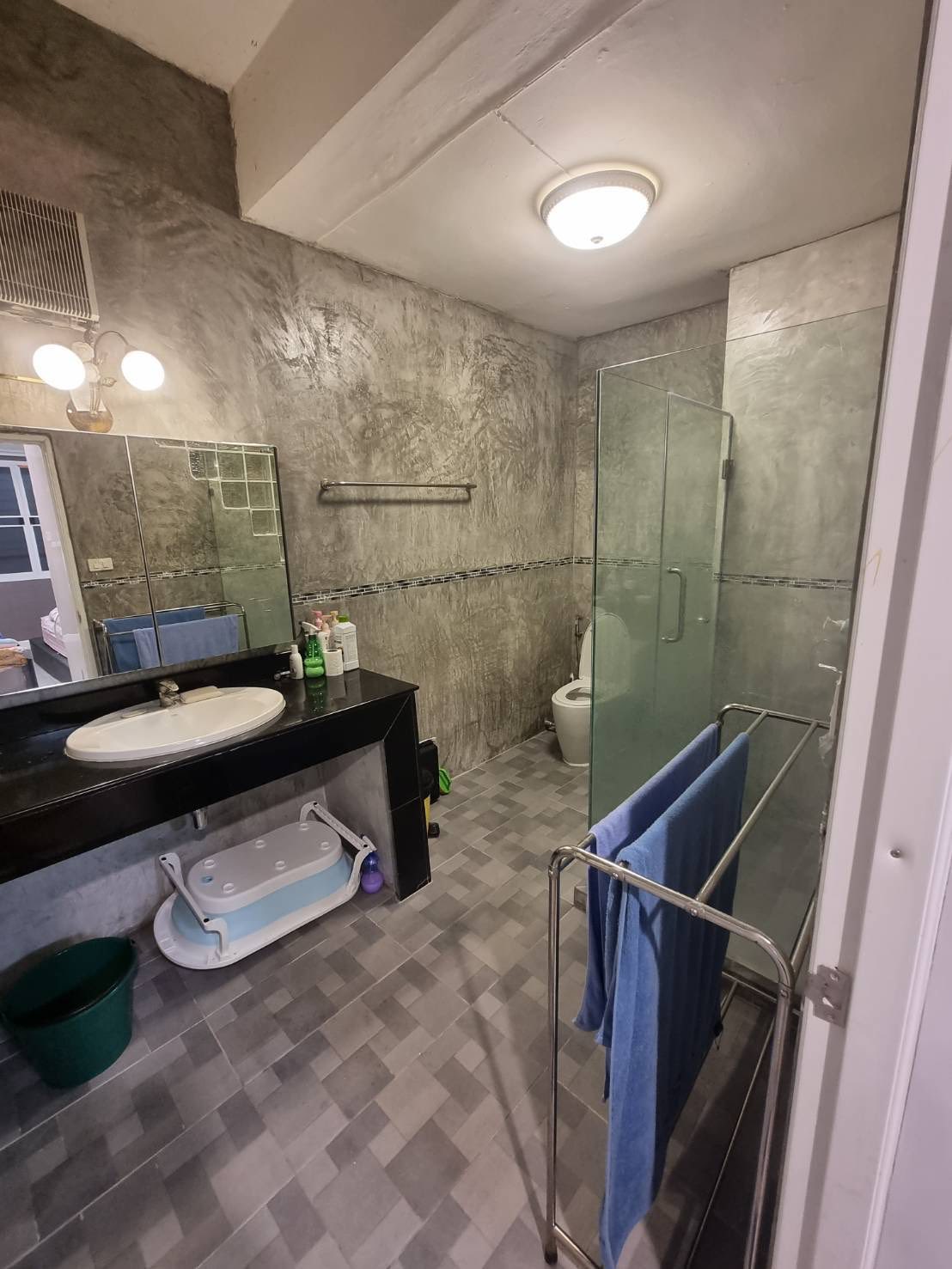 ปล่อยเช่าพร้อมขาย บ้านเดี่ยว 4 ชั้น ย่านสุทธิสาร 📍 ทำเลทอง! ห่าง MRT สุทธิสารเพียง 450 เมตร เดินสบาย