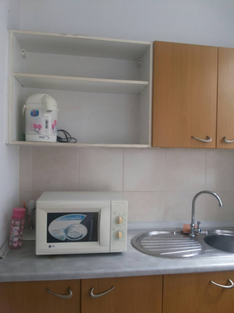 ให้เช่าคอนโดซิตี้โฮมรัชดา 10 (City Home Ratchada) ซอย 10 ราคา 8000บ./เดือนให้เช่า ห้อง Studio 30 ตร.ม. 1 ห้องน้ำ, 1 ห้องครัว ห้องครัวกั้นเป็นสัดส่วน ตึก A1 ชั้น 4