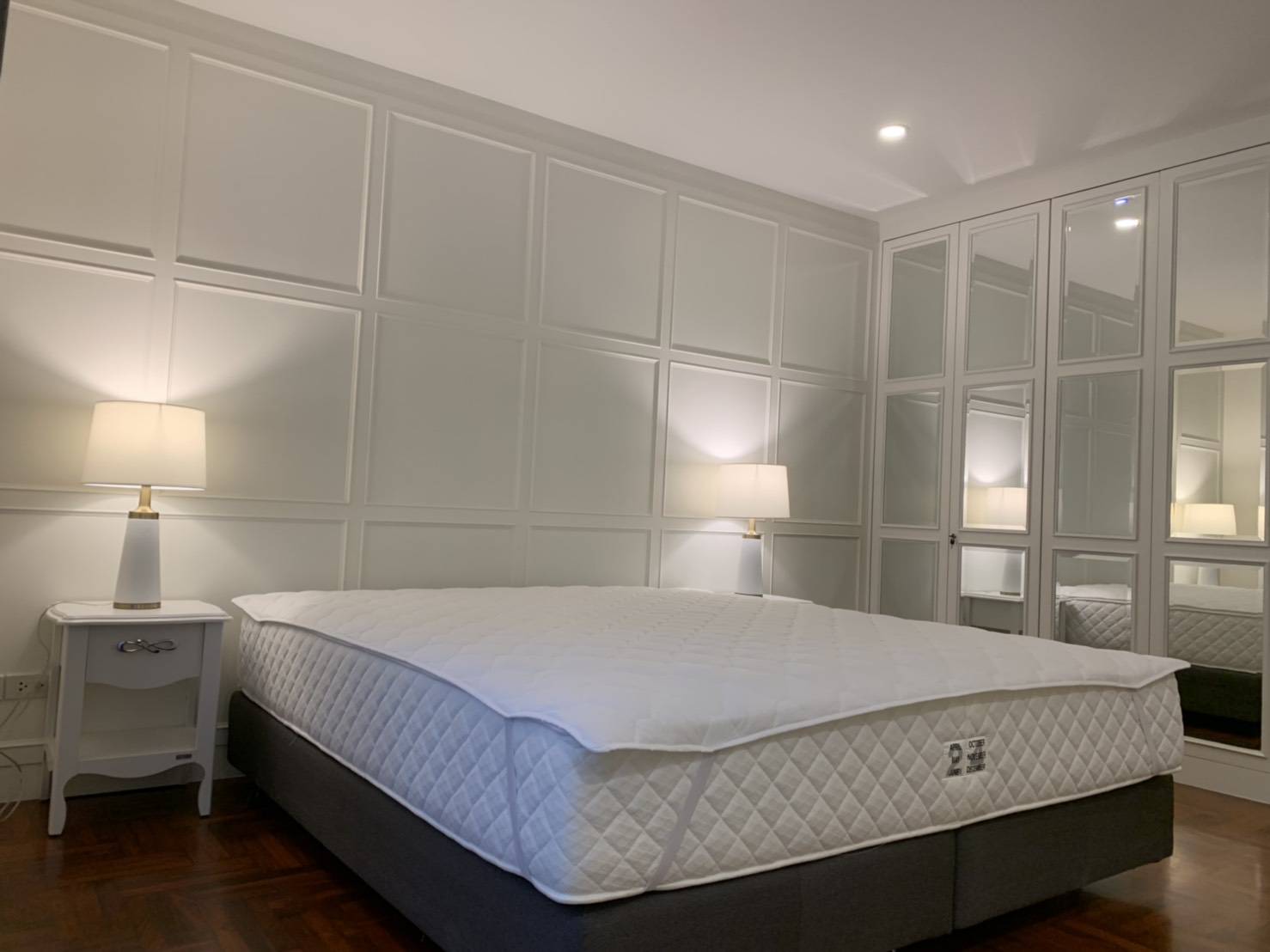 ให้เช่าคอนโด Baan Suanpetch (บ้าน สวนเพชร) 2 ห้องนอน 3 ห้องน้ำ 1 ห้องแม่บ้าน 1 ห้องรับแขก 1 ห้องครัว