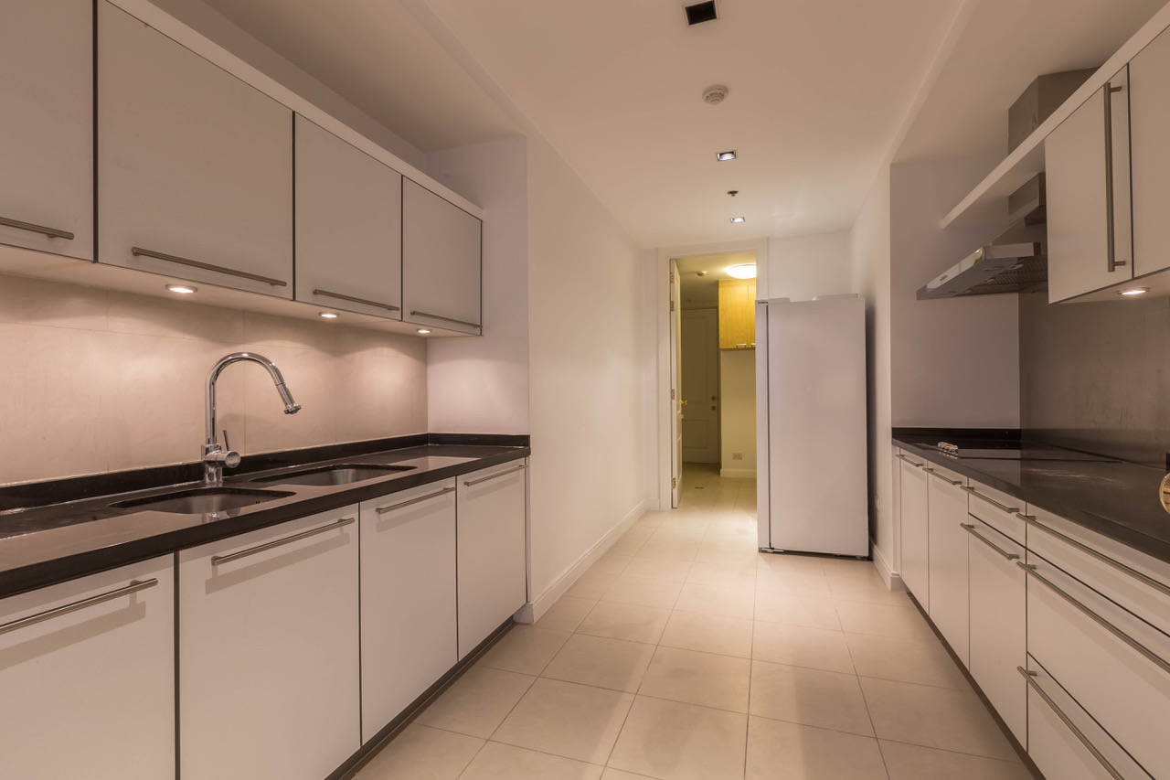 ให้เช่าคอนโด Athenee Residence (แอทธินี เรสซิเด้นซ์) 3 ห้องนอน 4 ห้องน้ำ 1 ห้องแม่บ้าน ขนาด 178 ตร.ม