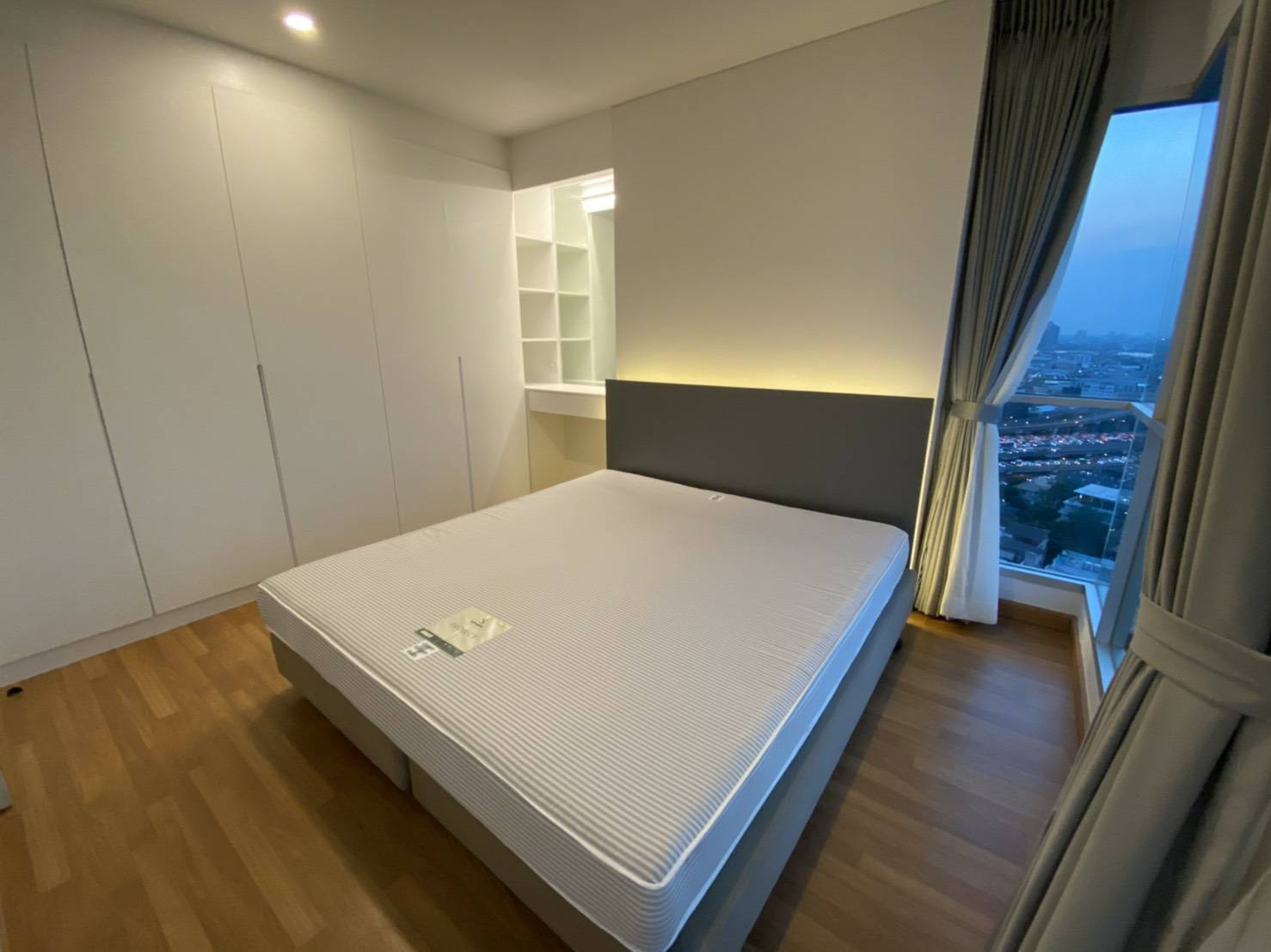 ให้เช่าคอนโด Lumpini Place Ratchada-Sathu (ลุมพินี เพลส รัชดา - สาธุ) 1 ห้องนอน 1 ห้องน้ำ ขนาด 33 ตรม ชั้น 22