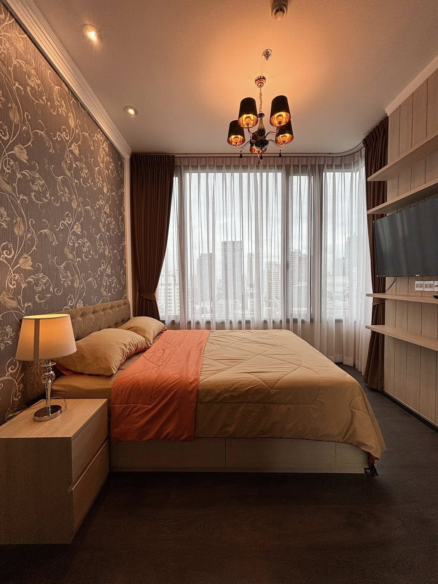 🏢 ให้เช่าคอนโด! Edge Sukhumvit 23 (เอดจ์ สุขุมวิท 23) ห้องมุม ชั้น 10 ขนาด 42 ตร.ม. แบบ 1 ห้องนอน พร้อม อ่างอาบน้ำ
