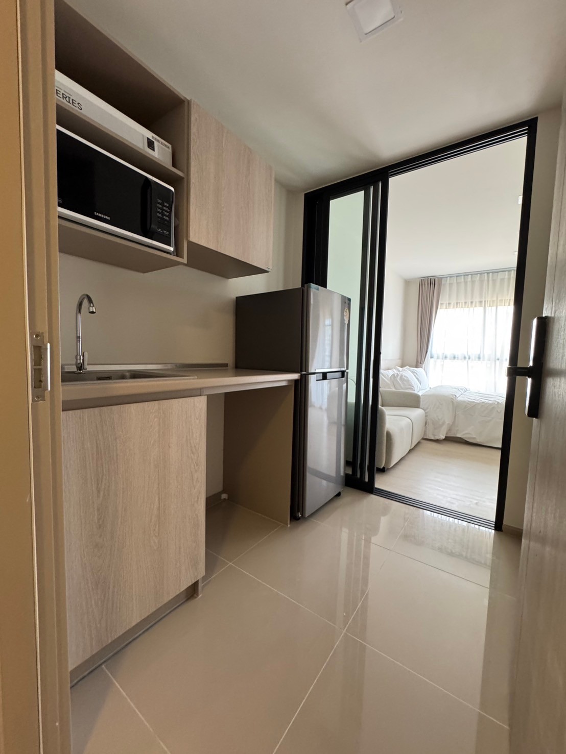 ให้เช่าคอนโดใหม่ใกล้ ม.ธรรมศาสตร์ มีรถรับ-ส่งถึงหน้า ม. dcondo Shine Rangsit (ดีคอนโด ชายน์ รังสิต) ห้องใหม่ไม่เคยปล่อยเช่า ด่วนก่อนเต็มนะจ๊ะ