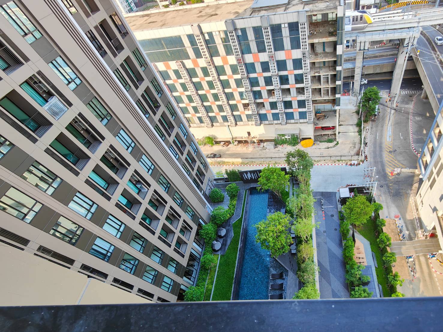 ให้เช่า / For Rent Nue Noble Ratchada–Ladprao (นิว โนเบิล รัชดา – ลาดพร้าว) 📍 ห้องมุม ชั้น 15