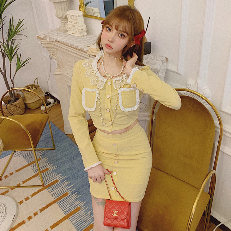 Girly Fancy Club : ชุดเซ็ทแฟชั่นสไตล์เกาหลี (ราคาแยกชิ้น) เสื้อแขนยาวติดกระดุมหน้าแต่งลูกไม้ครอปสั้น และ กระโปรงสั้นเข้ารูปตามแบบ แบรนด์แท้
