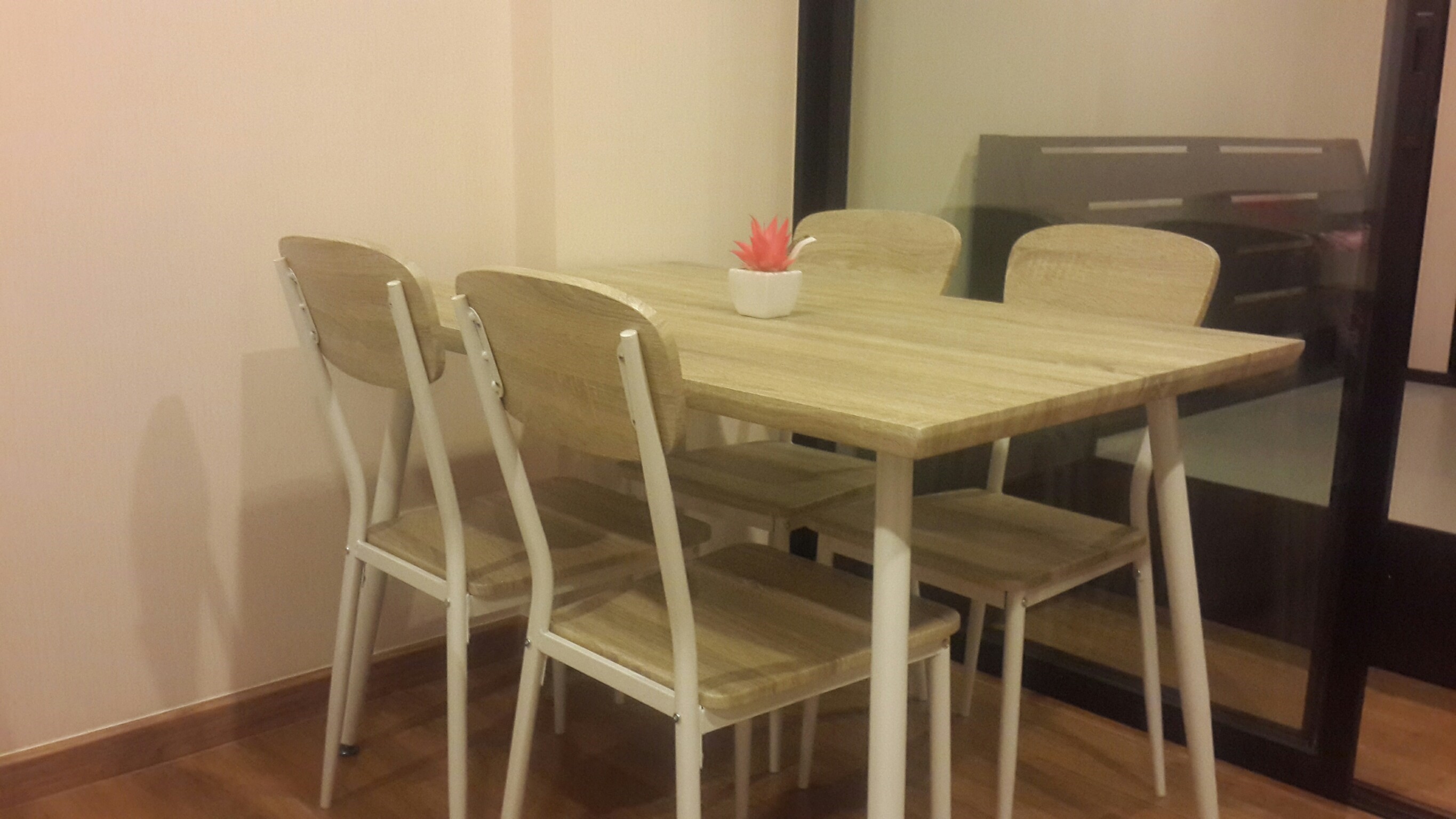 ให้เช่าคอนโด the tree interchange 1 ห้องนอน 1 ห้องน้ำ ชั้น 37 กับ 40 ตึกA 4029 กับ 3703 ทิศใต้คะ วิวแม่น้ำ รัฐสภาคะ ราคา 12,000 บาท full furniture