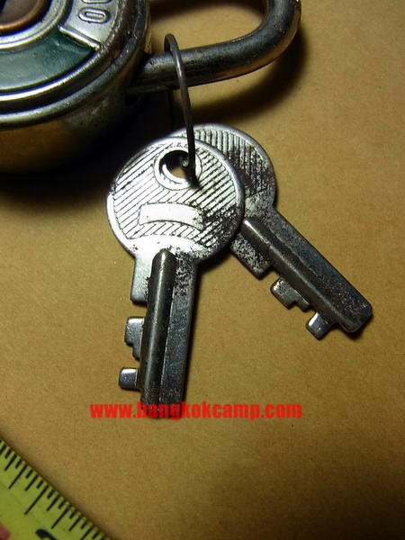 กุญแจฮังการี่..... Made in HUNGARY แท้..ใหม่เก่าเก็บ..ใช้งานได้ปกติ (สีเขียว)