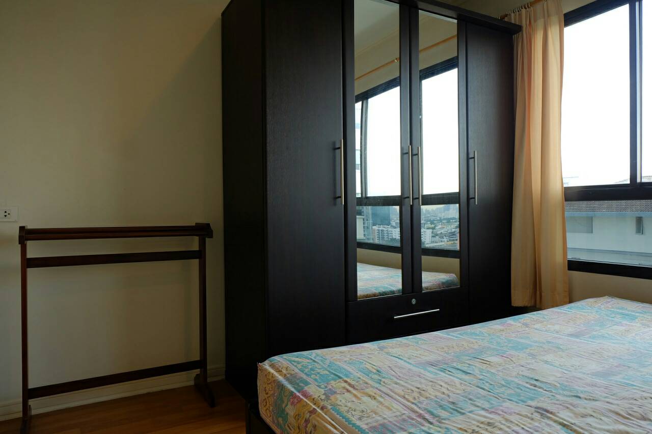 ให้เช่าคอนโด ลุมพินีพหล-สะพานควาย Lumpini Place Phahol-Saphankwai 1 ห้องนอน ขนาด ห้อง 35 ตร.ม. ตึก B ชั้น 14 ราคา 12,000 บาท/เดือน