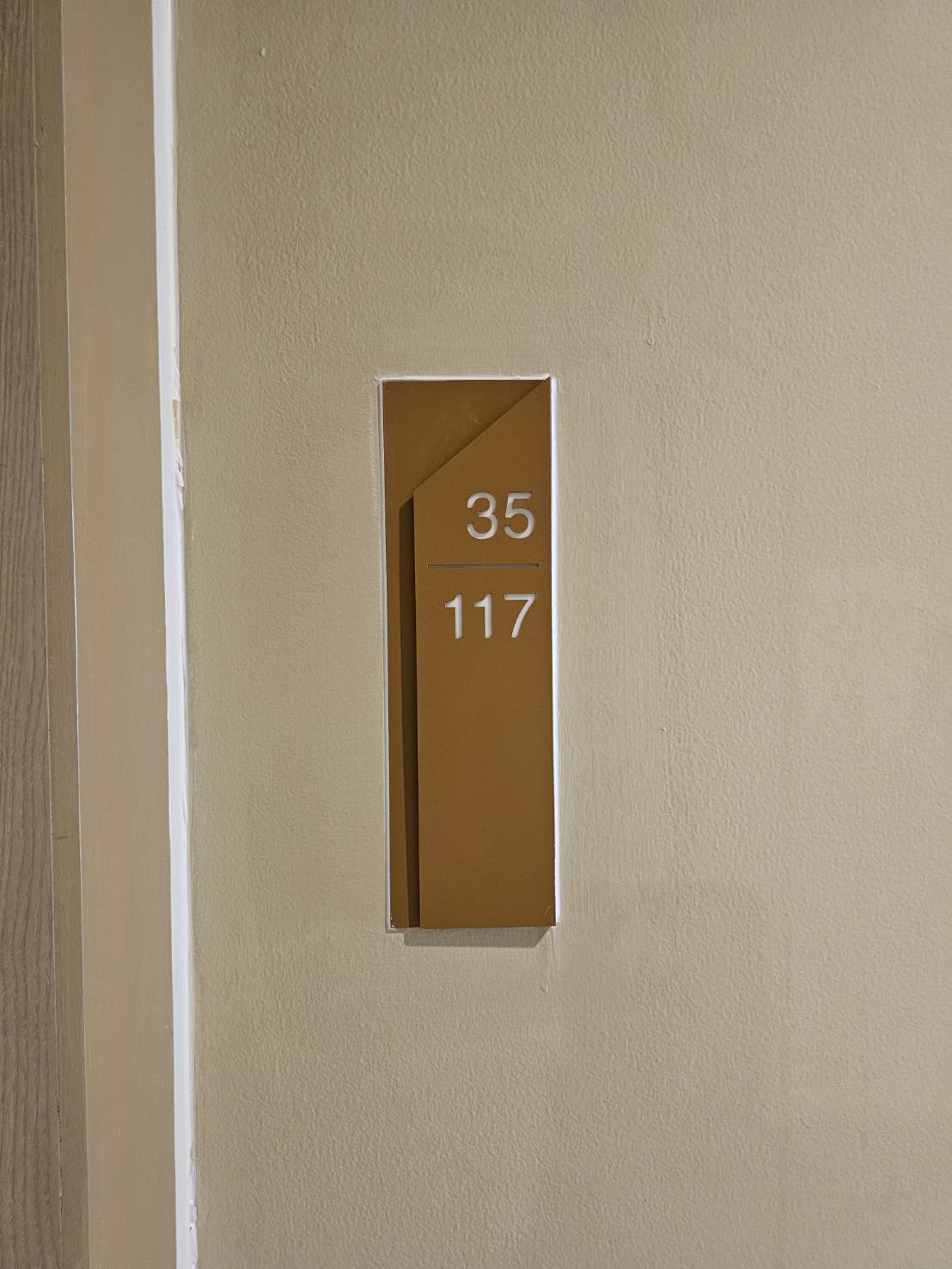 ให้เช่าคอนโด Life One Wireless (ไลฟ์ วัน ไวร์เลส) (เพลินจิต) ห้อง Studio 1 ห้องน้ำ ขนาด 24 ตรม. ห้อง 1135 ชั้น 35