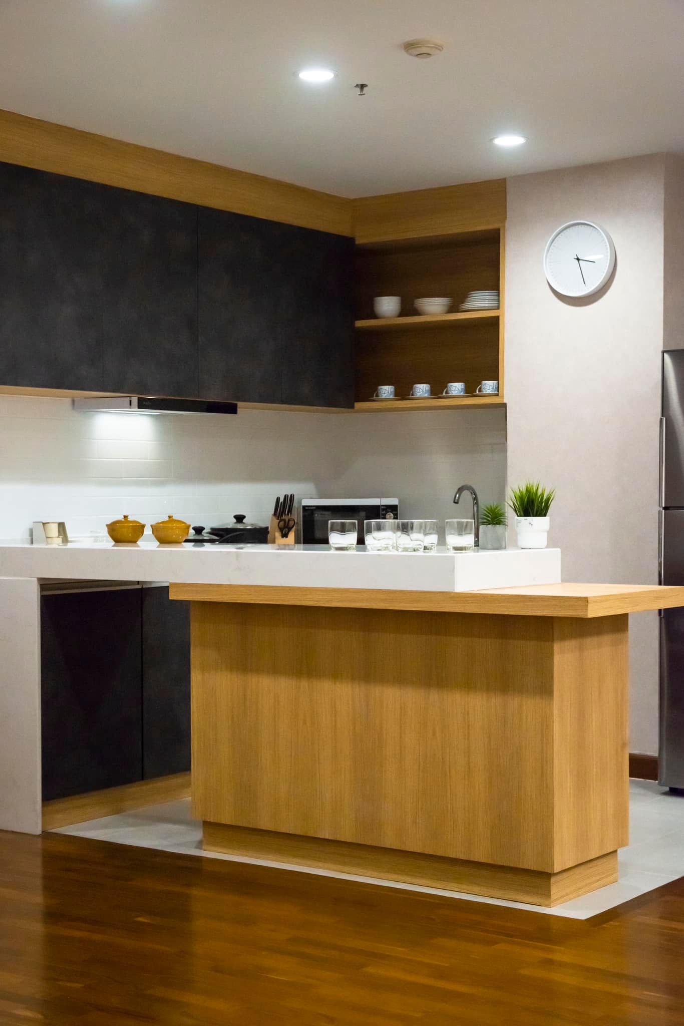 ✨ รหัสทรัพย์ 14007 ห้ามพลาด! คอนโดหรูใจกลางเมือง "บ้านเพลินจิต" ซอยร่วมฤดี 2 ให้เช่าด่วน! ✨ คอนโดทำเลทอง ใจกลางเพลินจิต! เดินทางสะดวกสุดๆ เพียง 300 เมตร จาก BTS เพลินจิต ชีวิตดีๆ เริ่มต้นที่นี่!