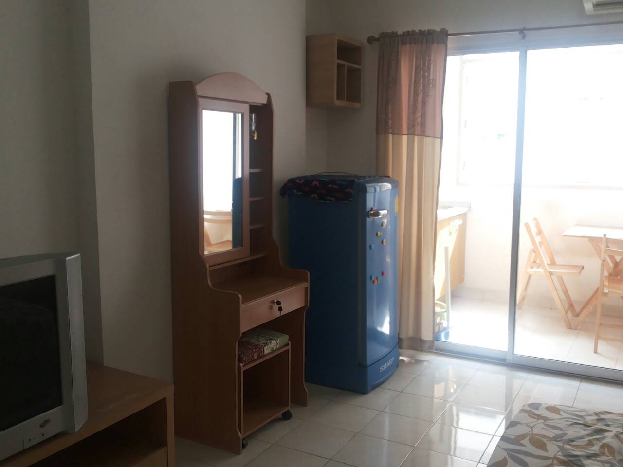 ให้เช่าคอนโดซิตี้โฮมรัชดา 10 (City Home Ratchada) ซอย 10 ราคา 8000บ./เดือนให้เช่า ห้อง Studio 30 ตร.ม. 1 ห้องน้ำ, 1 ห้องครัว ห้องครัวกั้นเป็นสัดส่วน ตึก A1 ชั้น 4