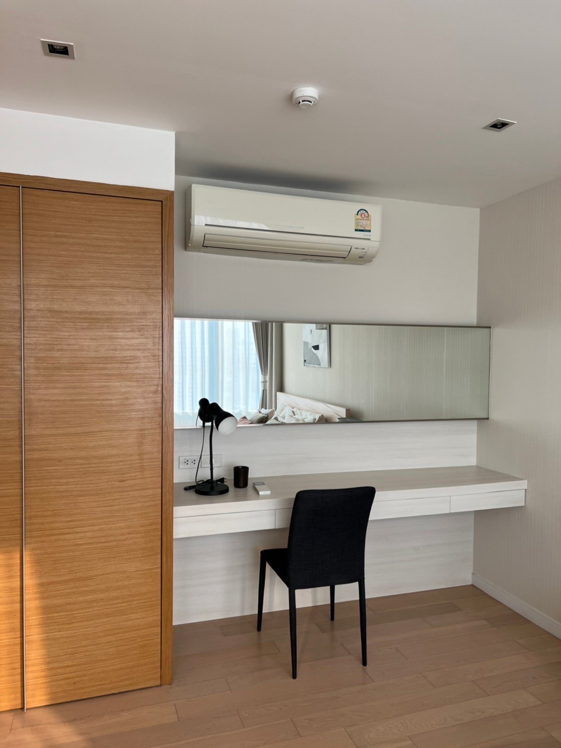 ขายคอนโด Eight Thonglor Residence (เอท ทองหล่อ เรสซิเดนซ์ ) ลักษณะห้อง - ขายคอนโดชั้น 23 วิวสระว่ายน้ำ ราคา 22 ล้าน