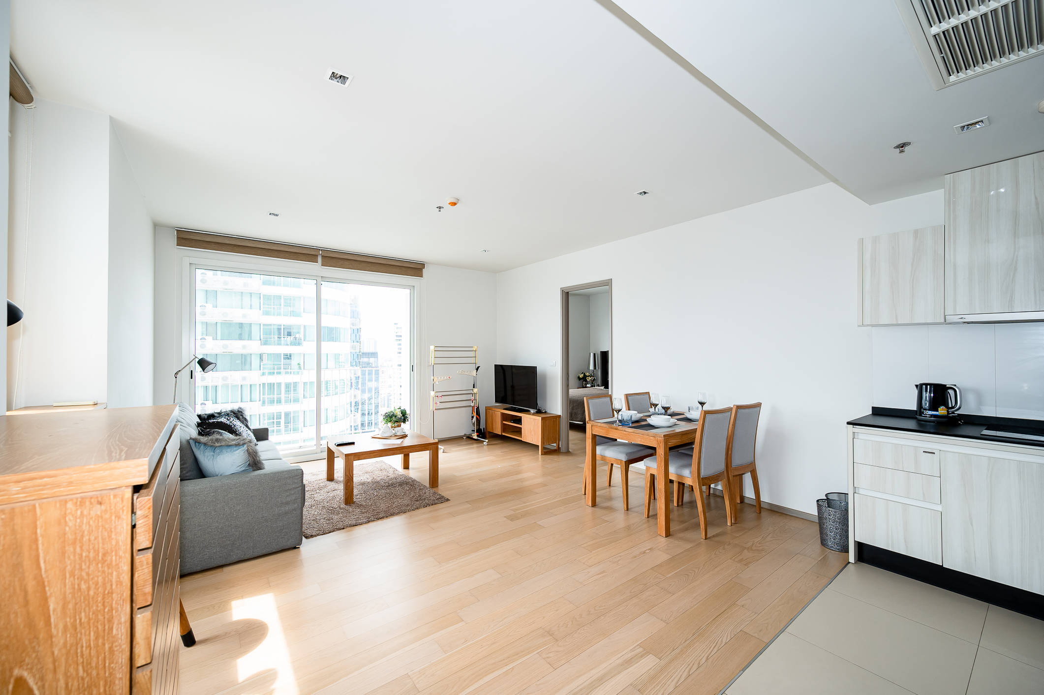 ให้เช่าคอนโด HQ by Sansiri (เฮช คิว บาย แสนสิริ) มีทั้งแบบ 1-2 ห้องนอน ห้องใหม่ยังไม่เคยพัก