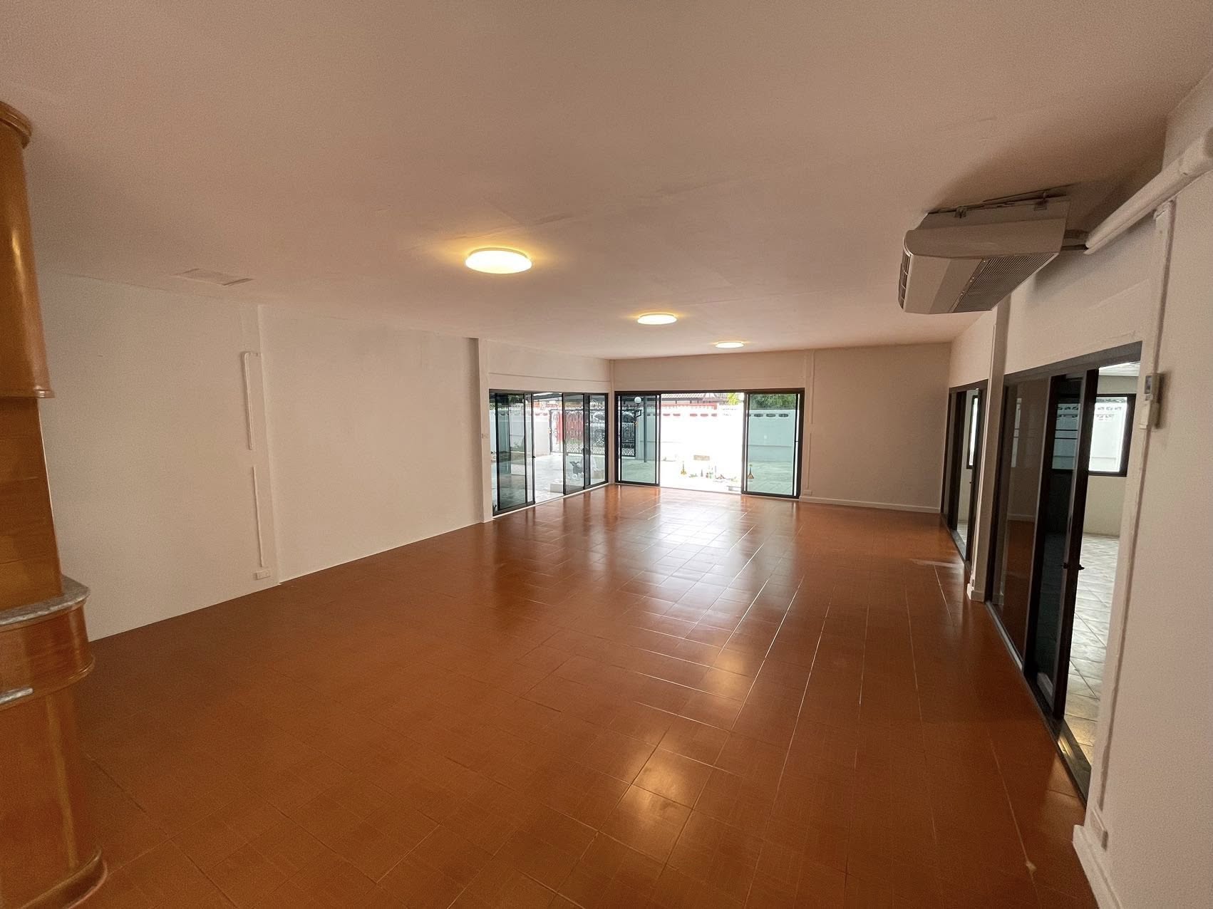 ให้เช่าบ้านเดี่ยว รัชดาภิเษก ซอย 19 / For Rent Single House Ratchadaphisek Soi 19 (English below)