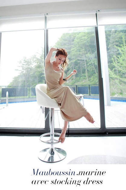 maxi dress ชุดเดรสยาว แฟชั่นเกาหลี ผ้าคอตตอน แต่งแถบสีดำด้านซ้ายมีสายรูดด้านข้าง ชายประโปรงเล่นระดับ สีเบจ Asia Street Fashion