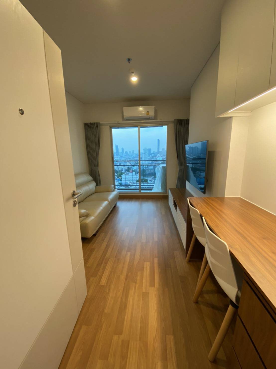 ให้เช่าคอนโด Lumpini Place Ratchada-Sathu (ลุมพินี เพลส รัชดา - สาธุ) 1 ห้องนอน 1 ห้องน้ำ ขนาด 33 ตรม ชั้น 22