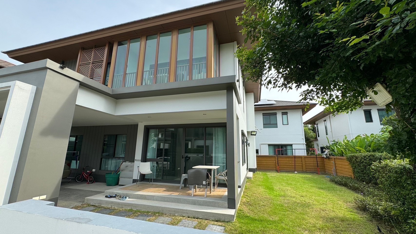 ให้เช่าบ้านหรู ติดสวน ติด Clubhouse บ้านเดี่ยวโครงการ Burasiri Pattanakarn : บุราสิริ พัฒนาการ 4 ห้องนอน 5 ห้องน้ำ ขนาด 250 ตรม