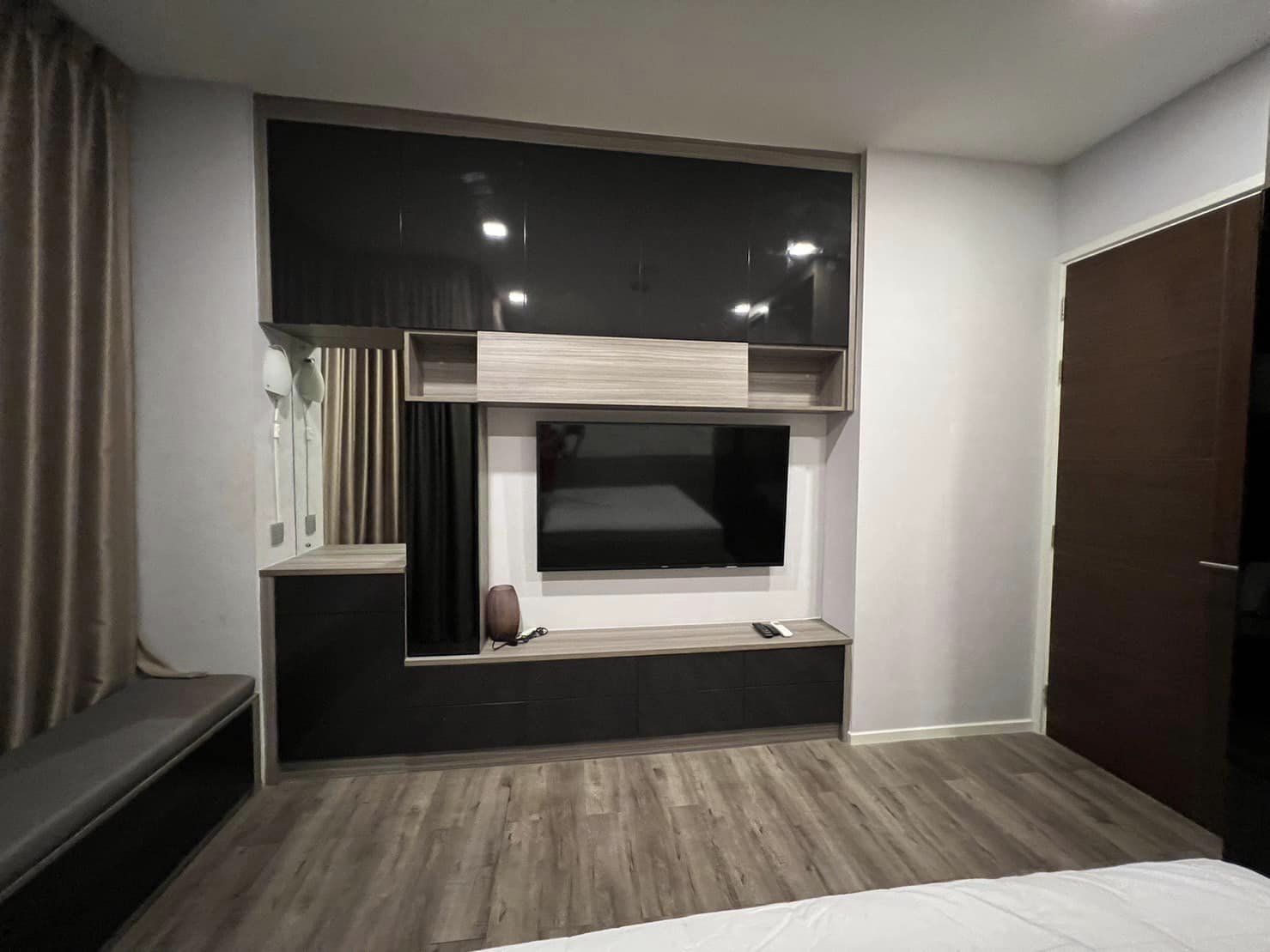 ขาย / เช่าคอนโด Brown Condo Ratchada 32 (บราวน์ คอนโด รัชดา 32) (ขายพร้อมผู้เช่า ) รูปแบบ : 1 ห้องนอน 1 ห้องน้ำ 1 ห้องรับแขก ครัวปิด